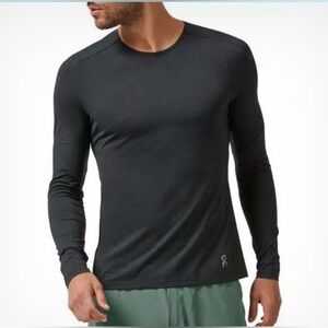 Long sleeve  T -shirt on running  performance long sleeve